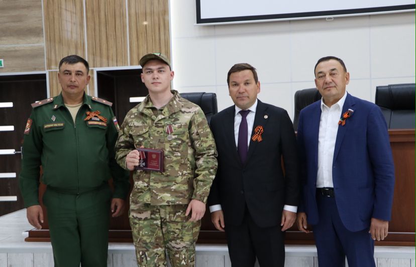 Апаста Ларин Олег Игоревичның исеме мәңгеләштерелде