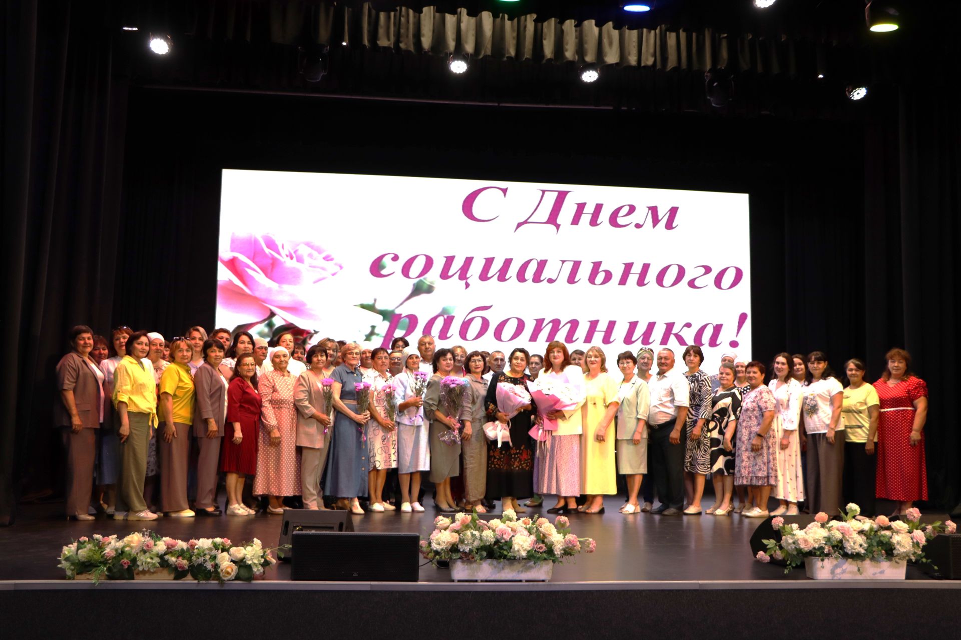 Апаста социаль хезмәткәрләр һөнәри бәйрәмнәрен билгеләп узды
