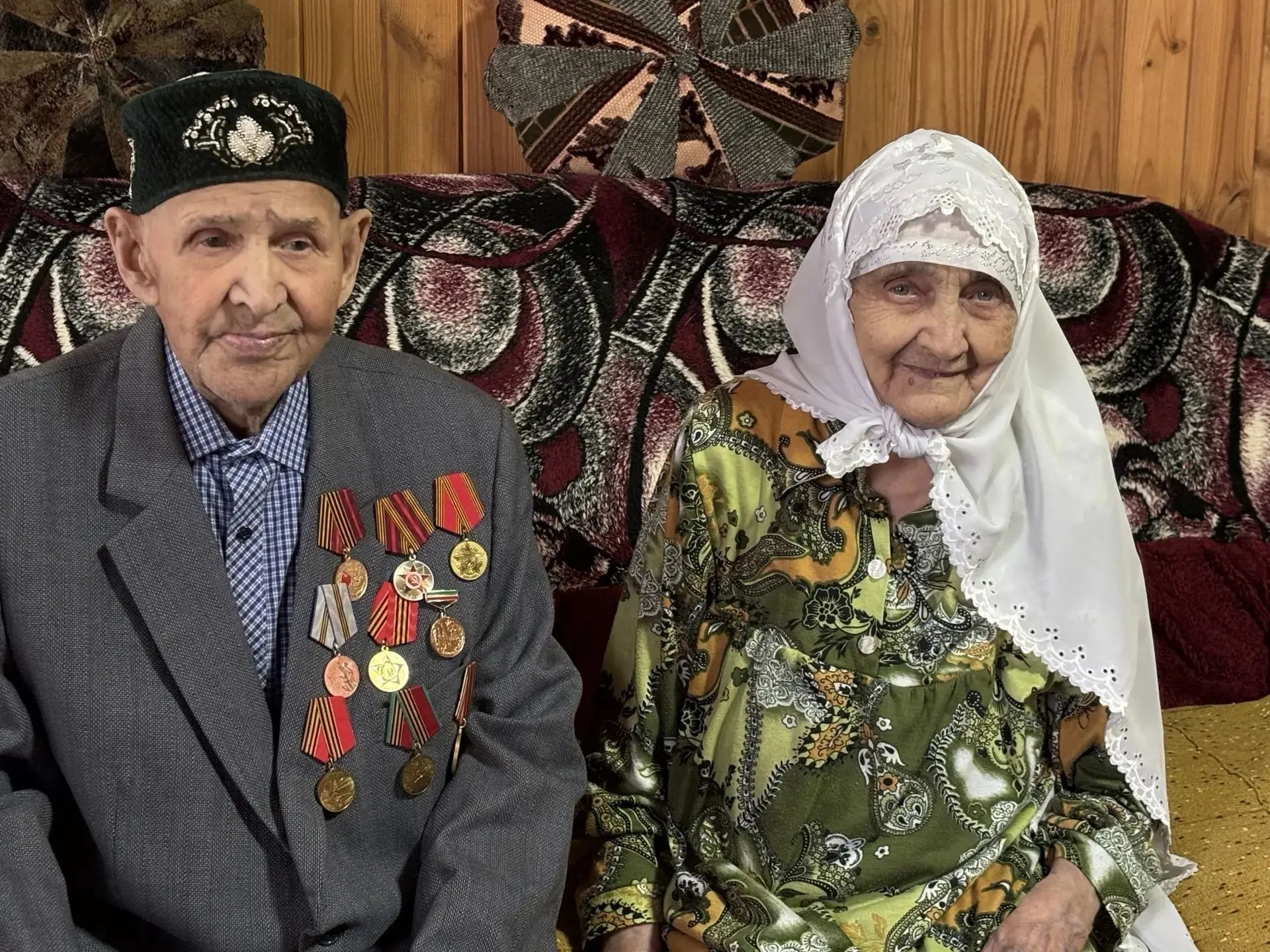 Әлмәндәрдән Шәрифҗан ага Хөснетдинов 32 ел тимерчелектә хезмәт куйган
