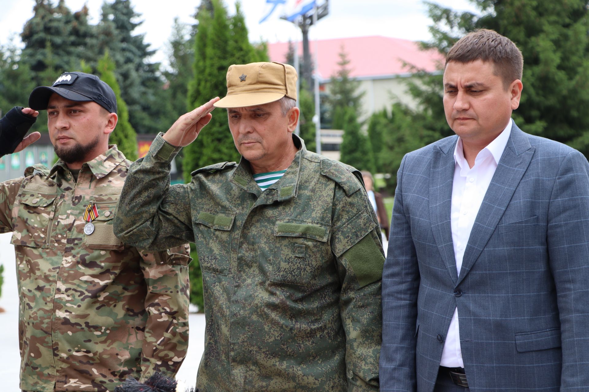 Апаста Хәтер көне узды