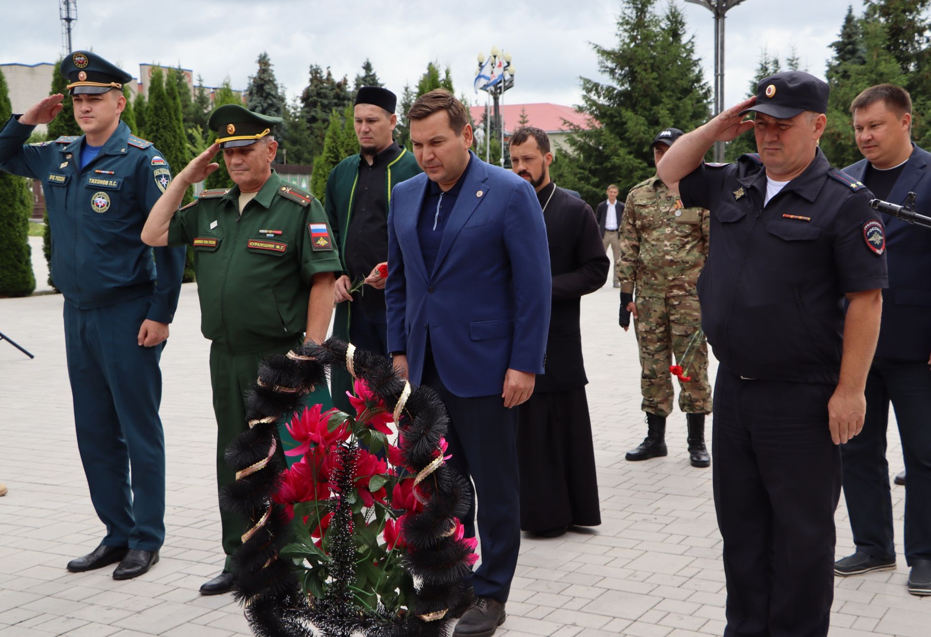 Апаста Хәтер көне узды