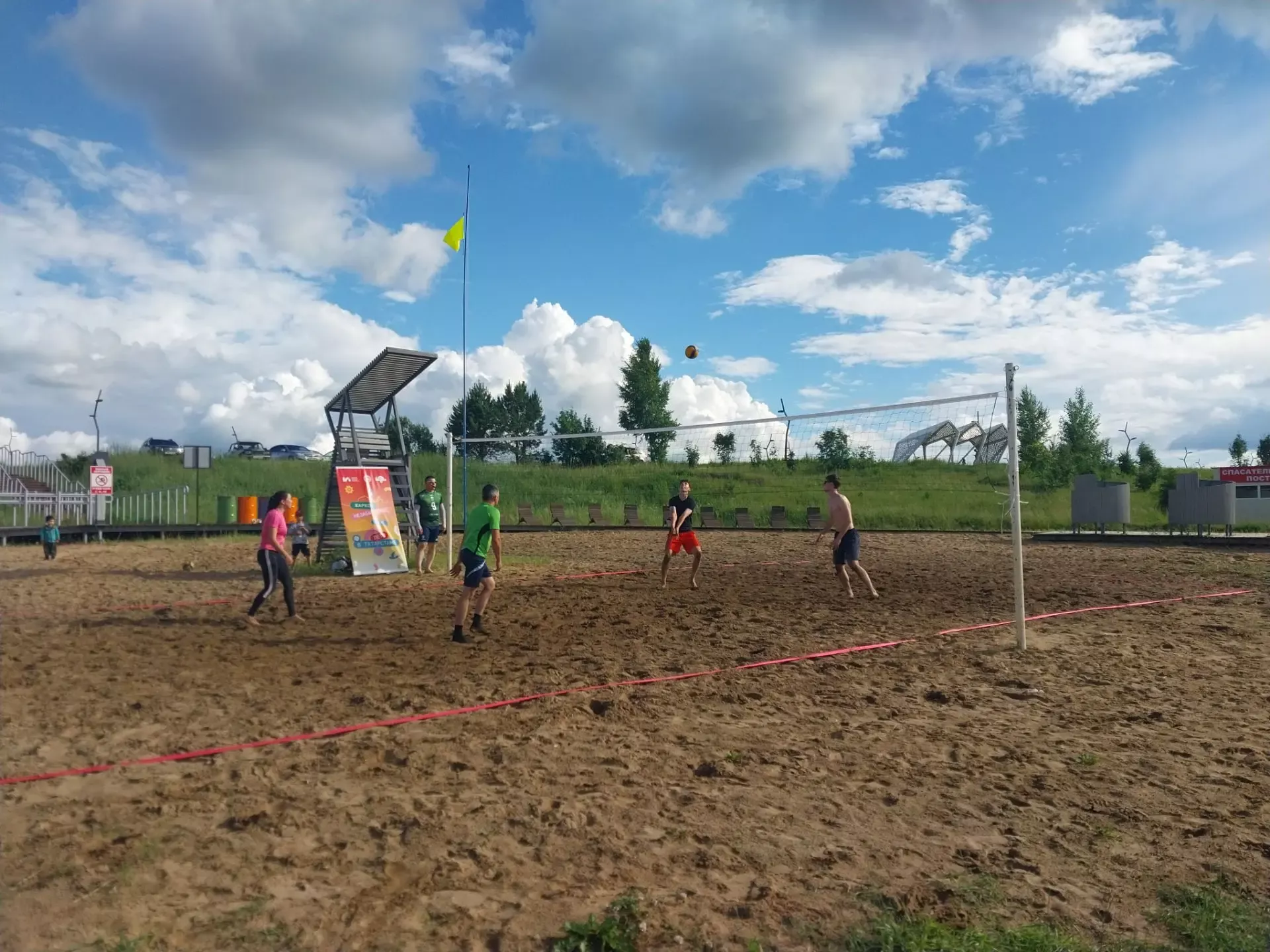 В Апастово прошли соревнования по пляжному волейболу