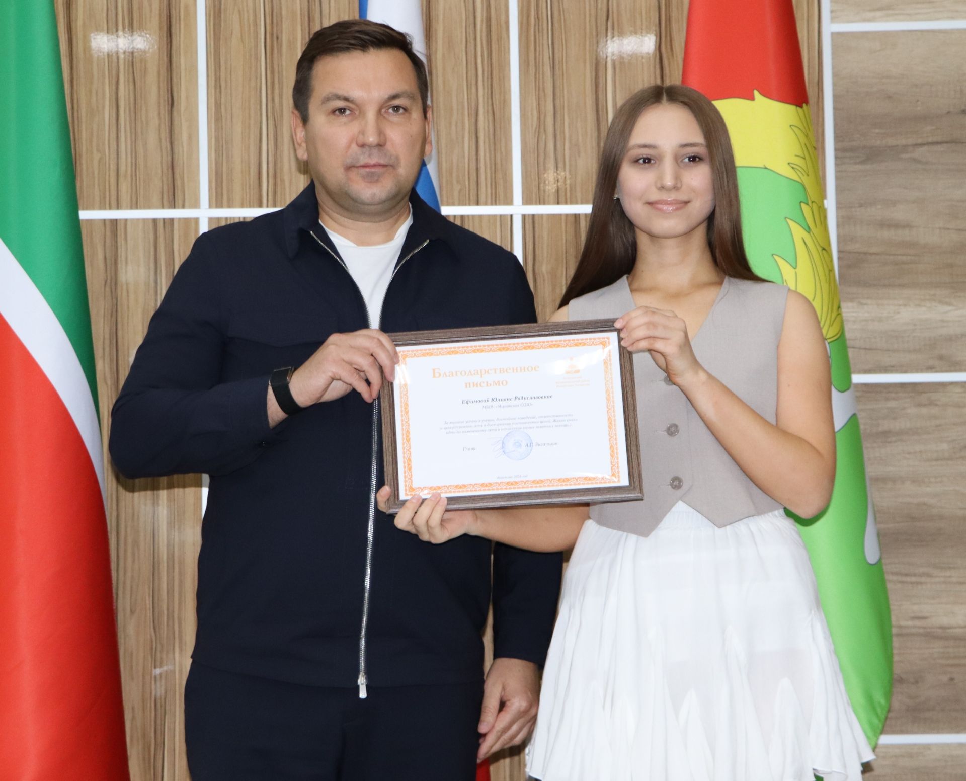 Район башлыгы чыгарылыш сыйныф укучылары белән очрашты