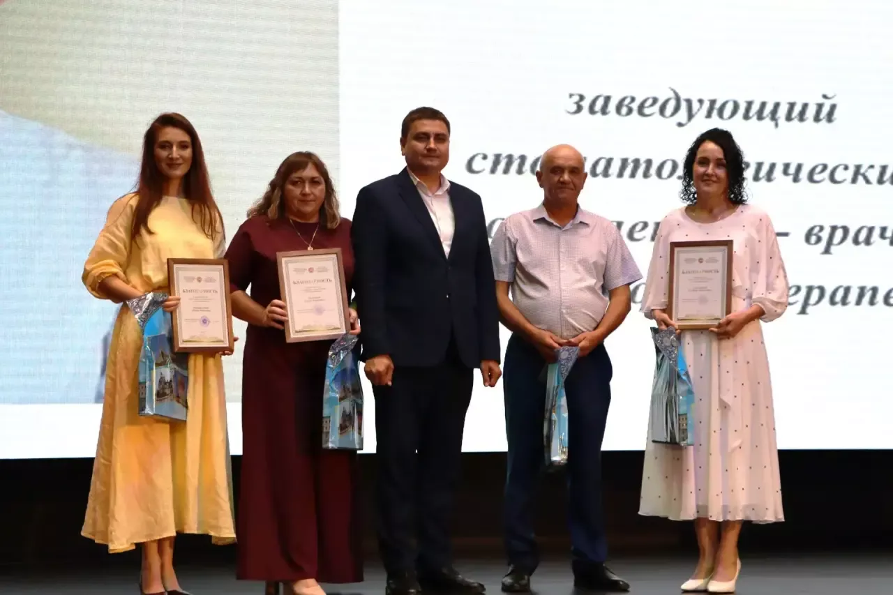 Апаста медицина хезмәткәрләре һөнәри бәйрәмнәрен билгеләп узды
