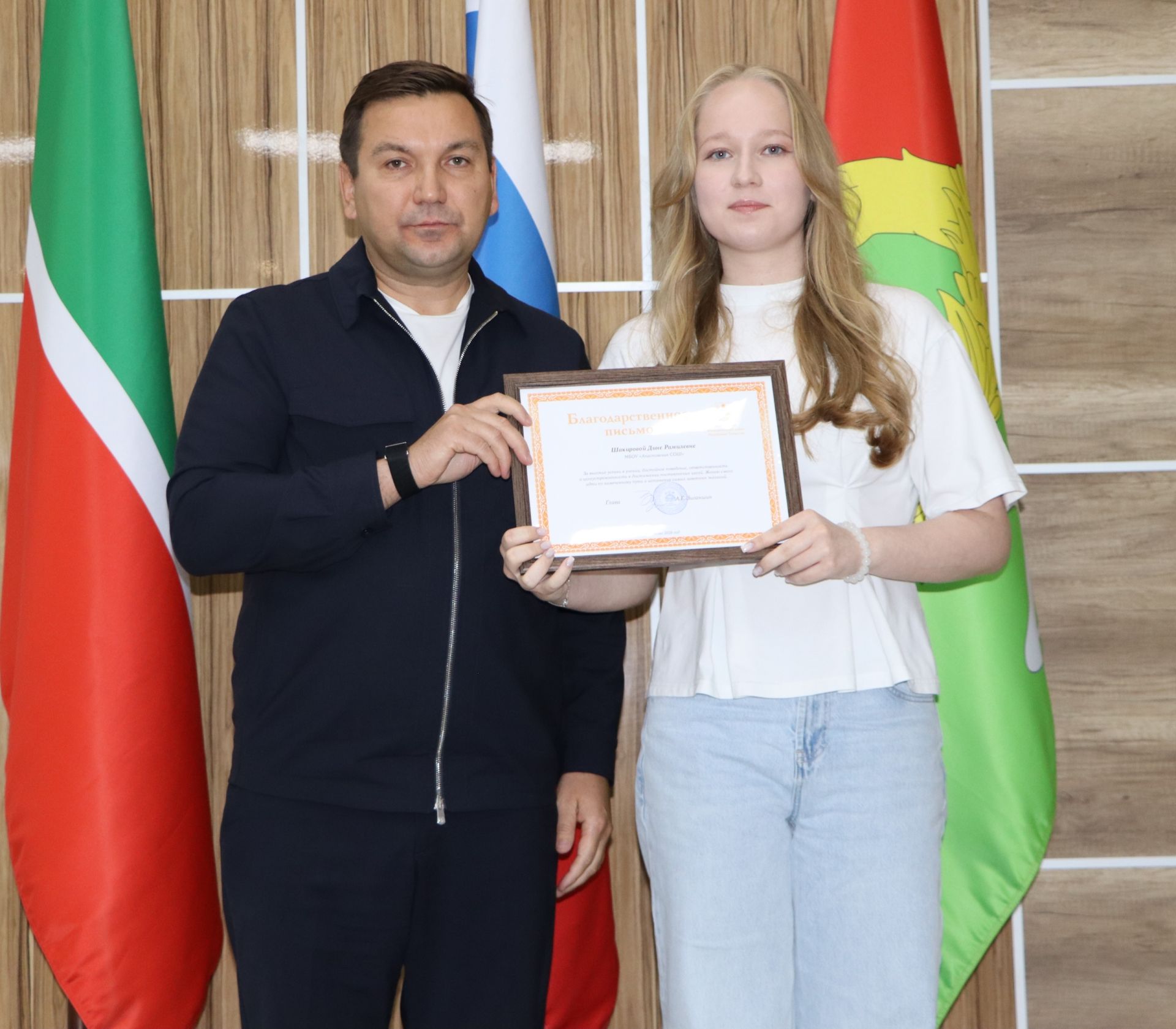 Район башлыгы чыгарылыш сыйныф укучылары белән очрашты