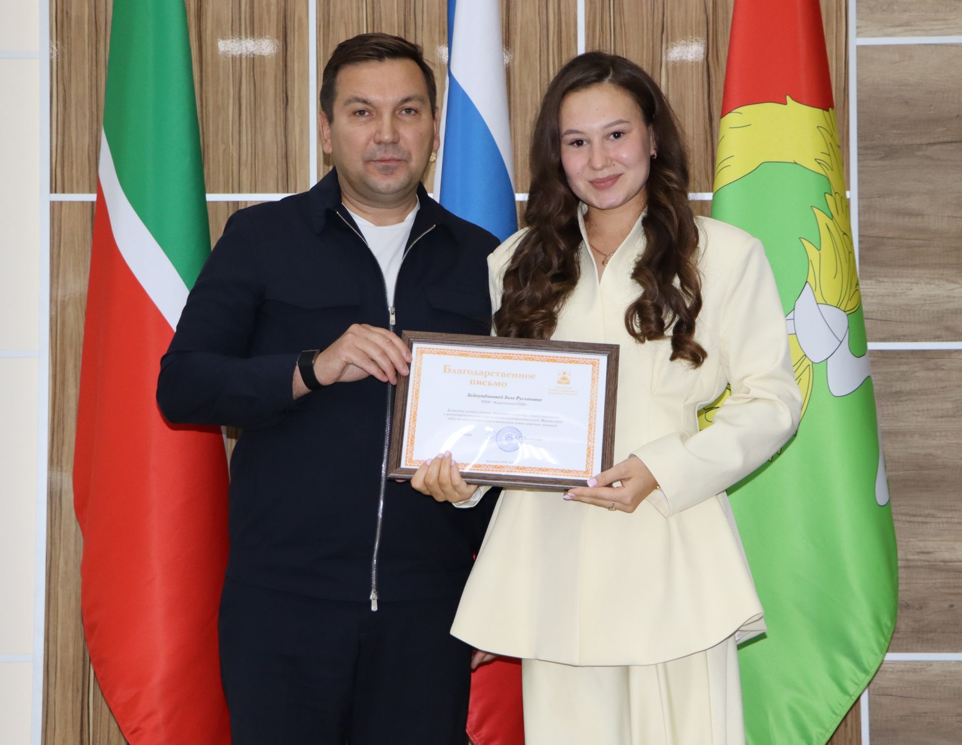 Район башлыгы чыгарылыш сыйныф укучылары белән очрашты