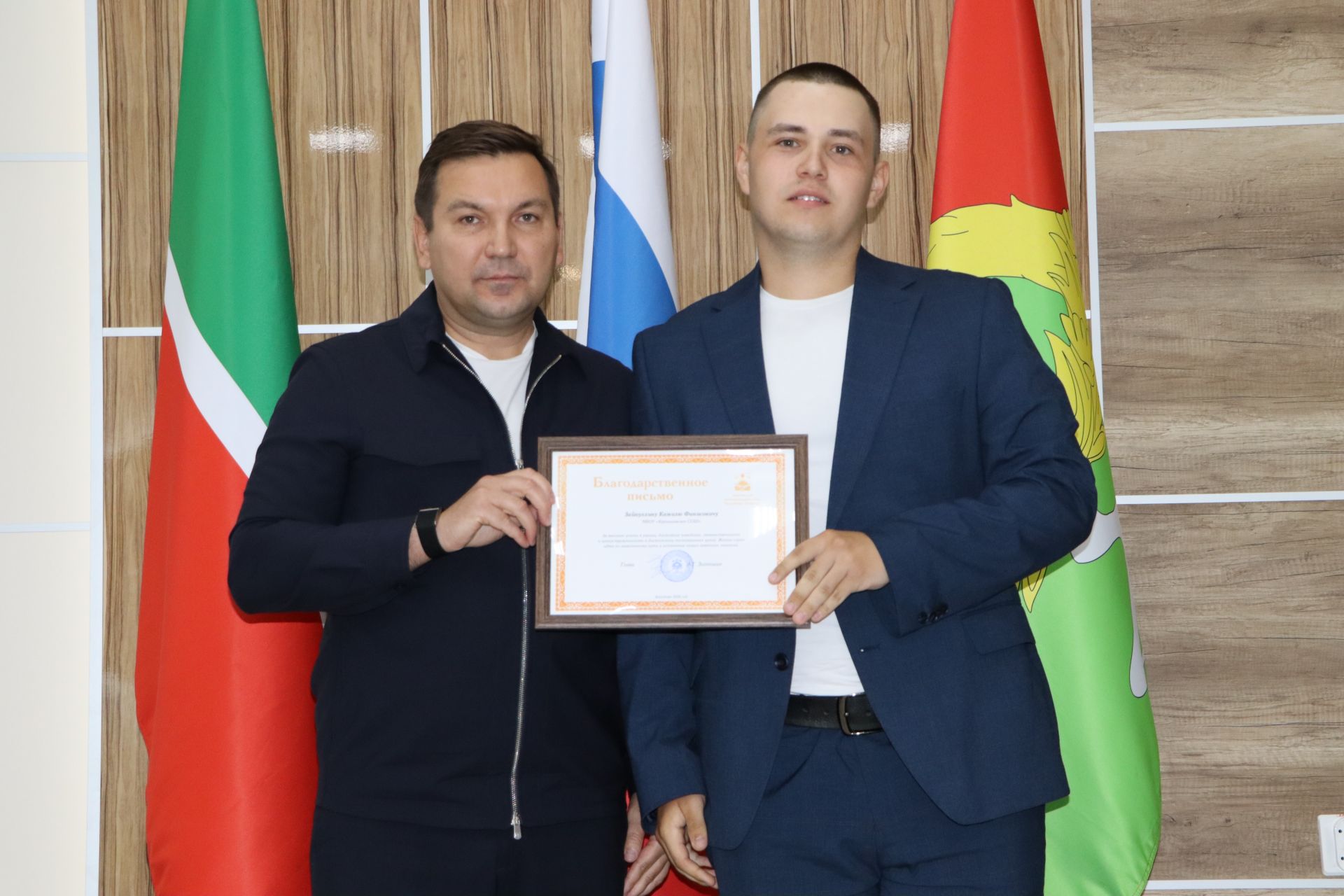 Район башлыгы чыгарылыш сыйныф укучылары белән очрашты