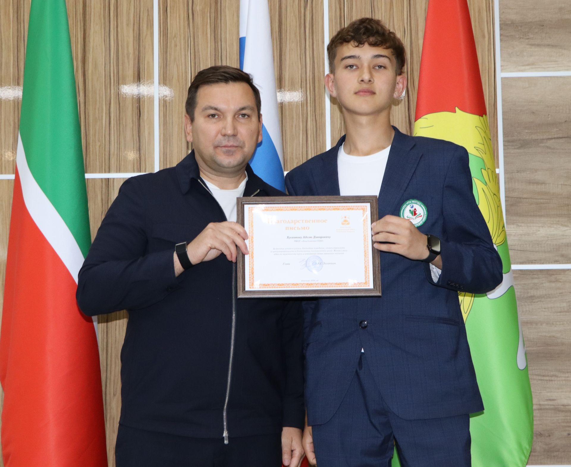 Район башлыгы чыгарылыш сыйныф укучылары белән очрашты