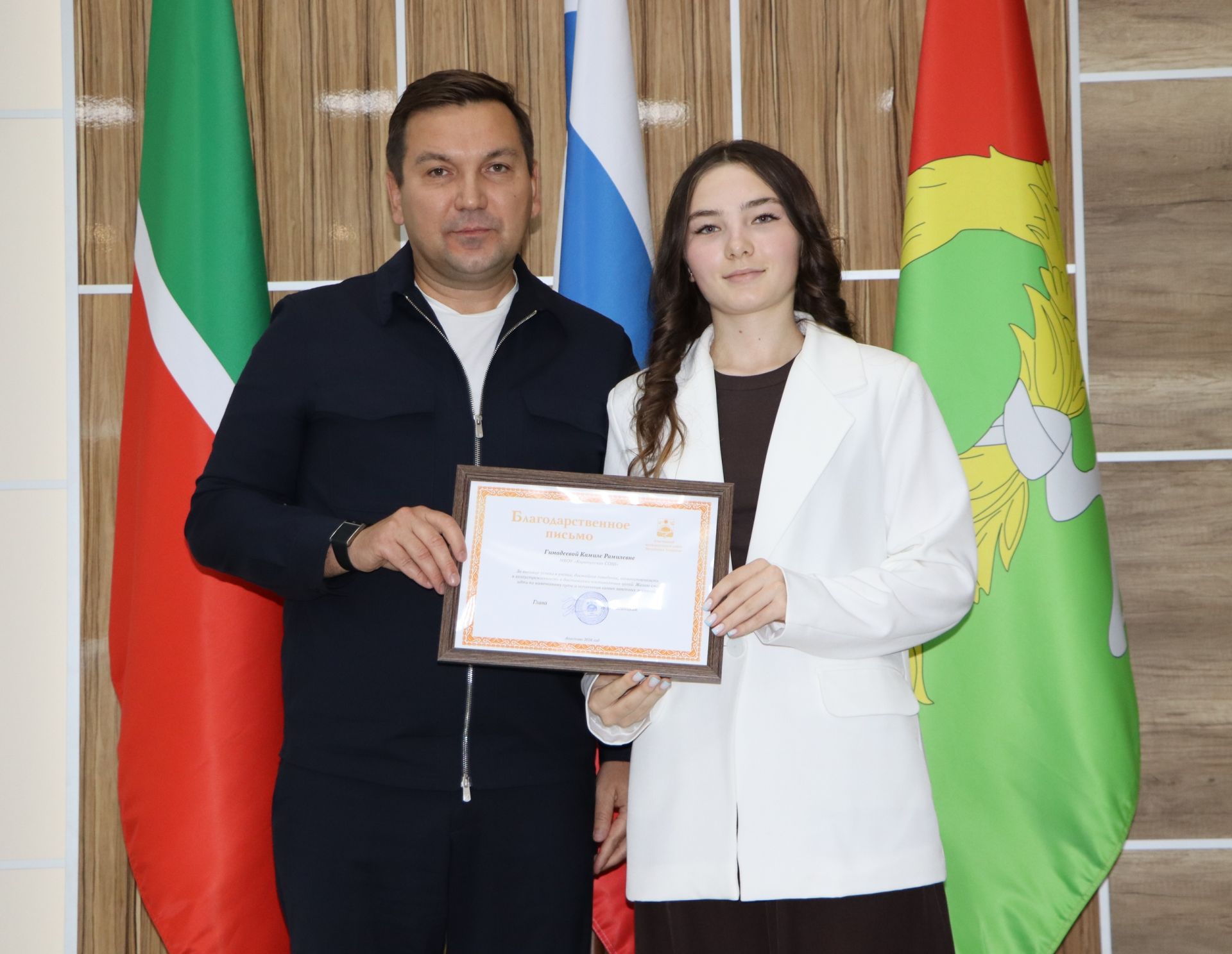 Район башлыгы чыгарылыш сыйныф укучылары белән очрашты
