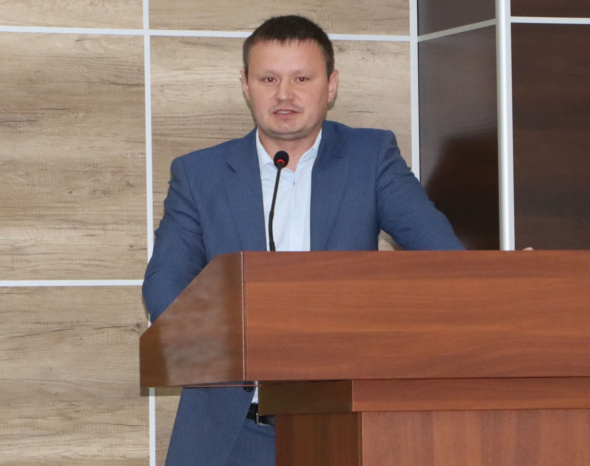 Район башлыгы чыгарылыш сыйныф укучылары белән очрашты