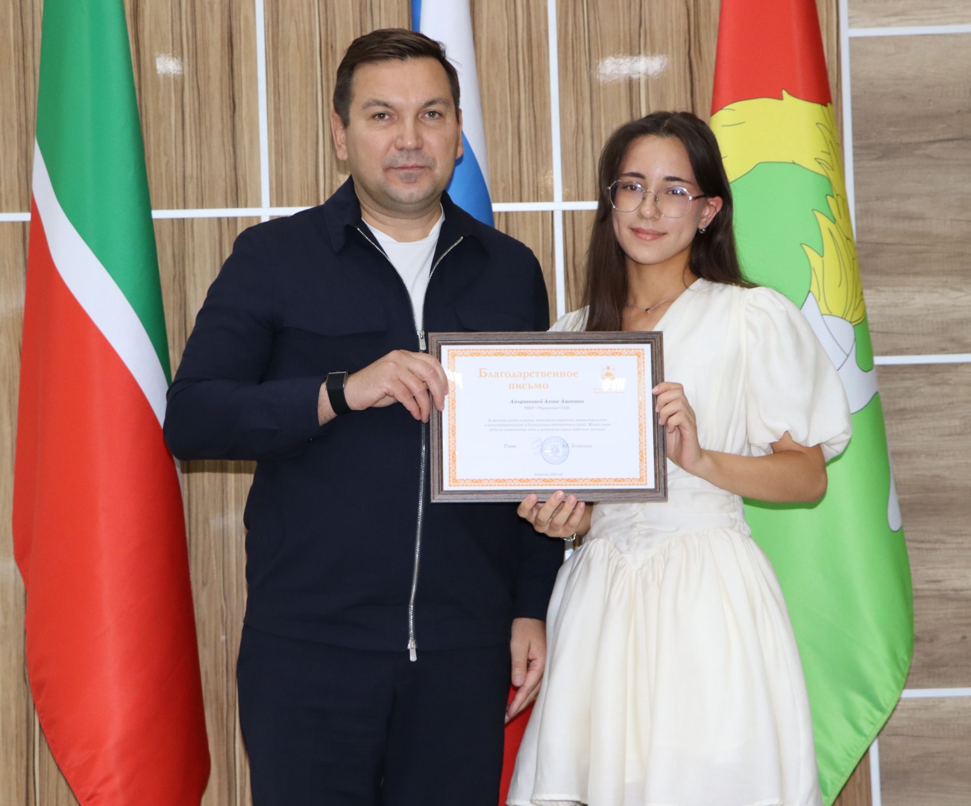 Район башлыгы чыгарылыш сыйныф укучылары белән очрашты