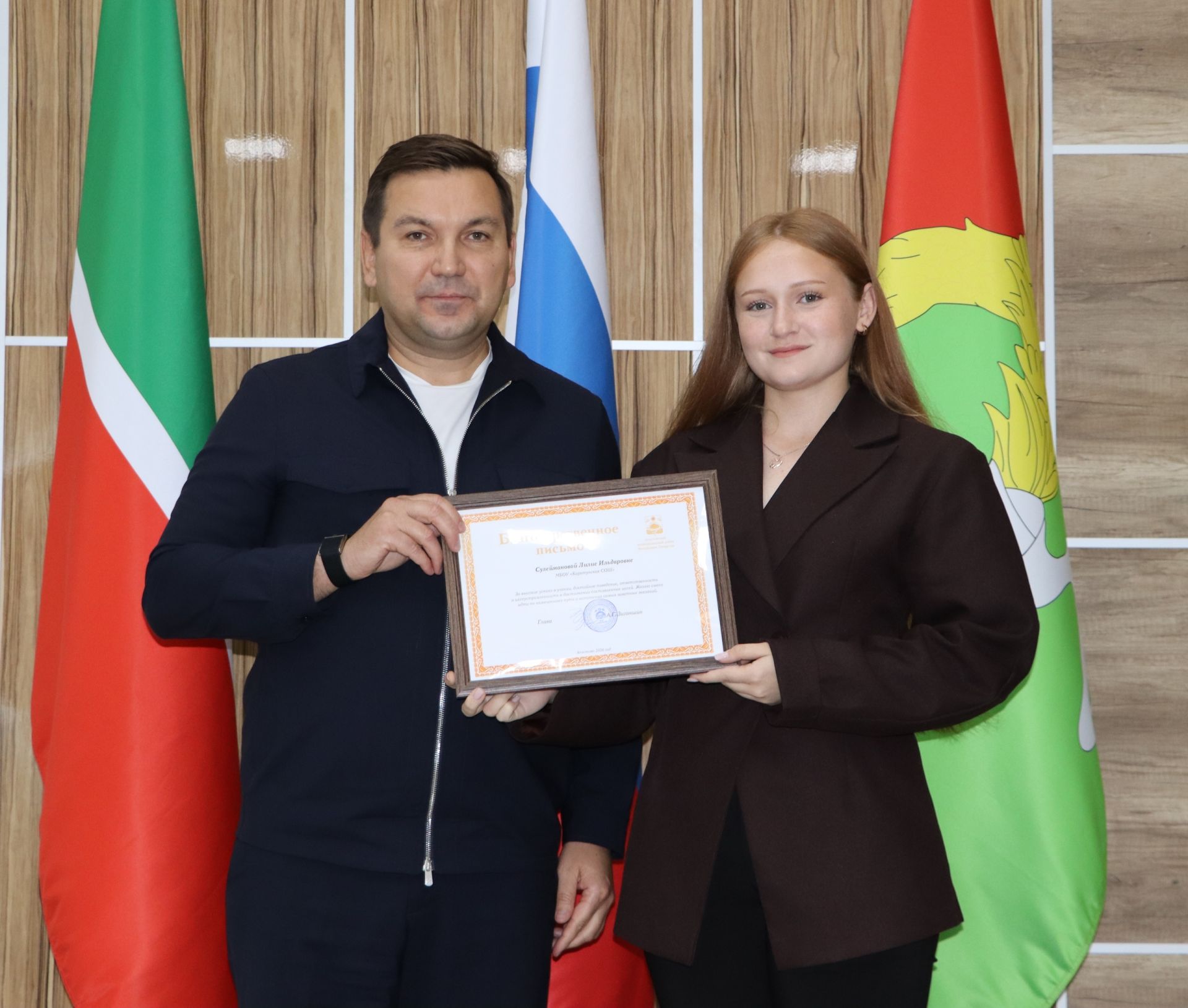 Район башлыгы чыгарылыш сыйныф укучылары белән очрашты
