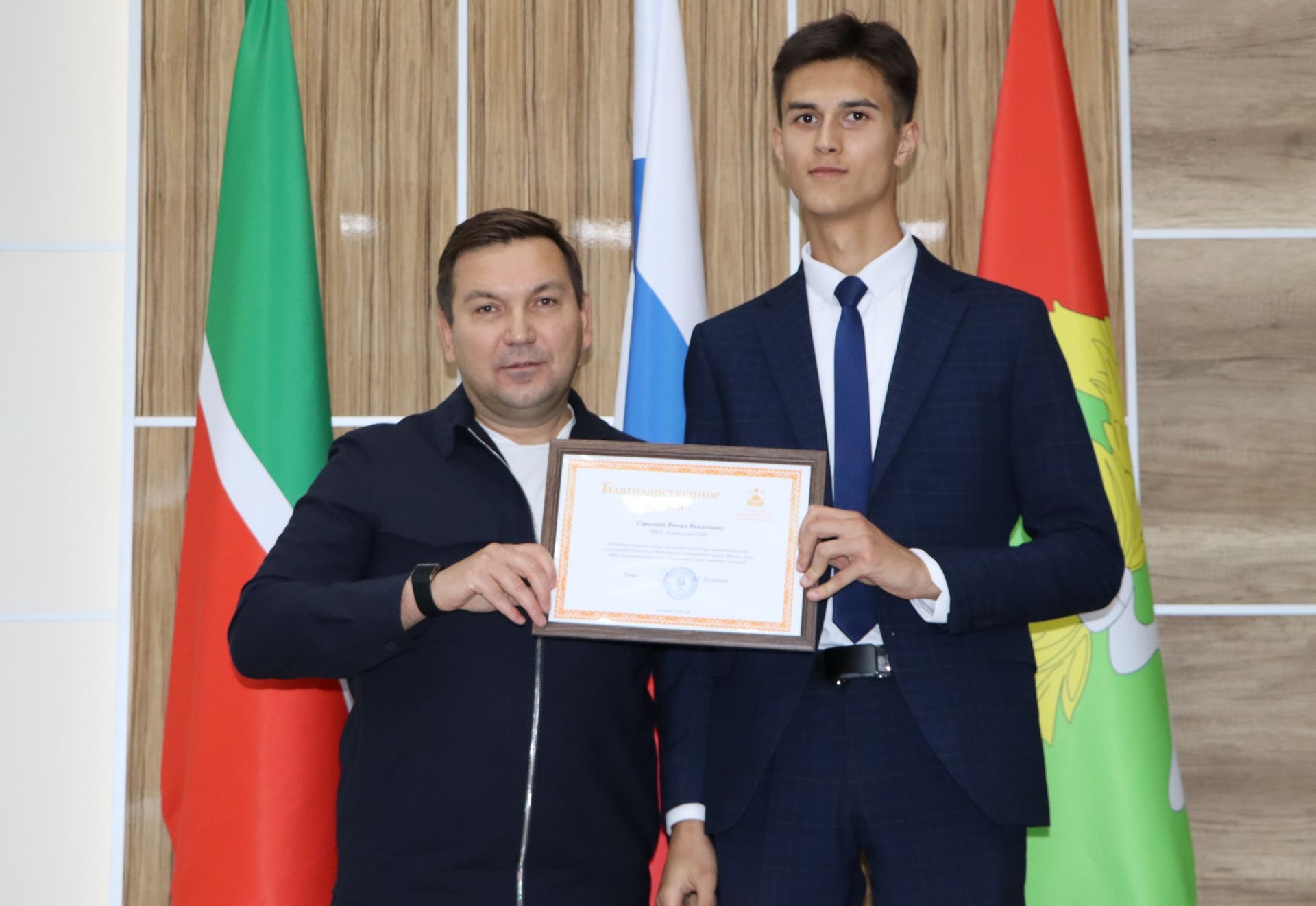 Район башлыгы чыгарылыш сыйныф укучылары белән очрашты