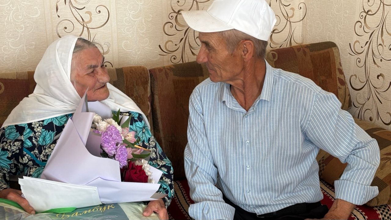 Гөлфәридә әби Могыйзова 95 яшьлеге уңаеннан котлаулар кабул итте