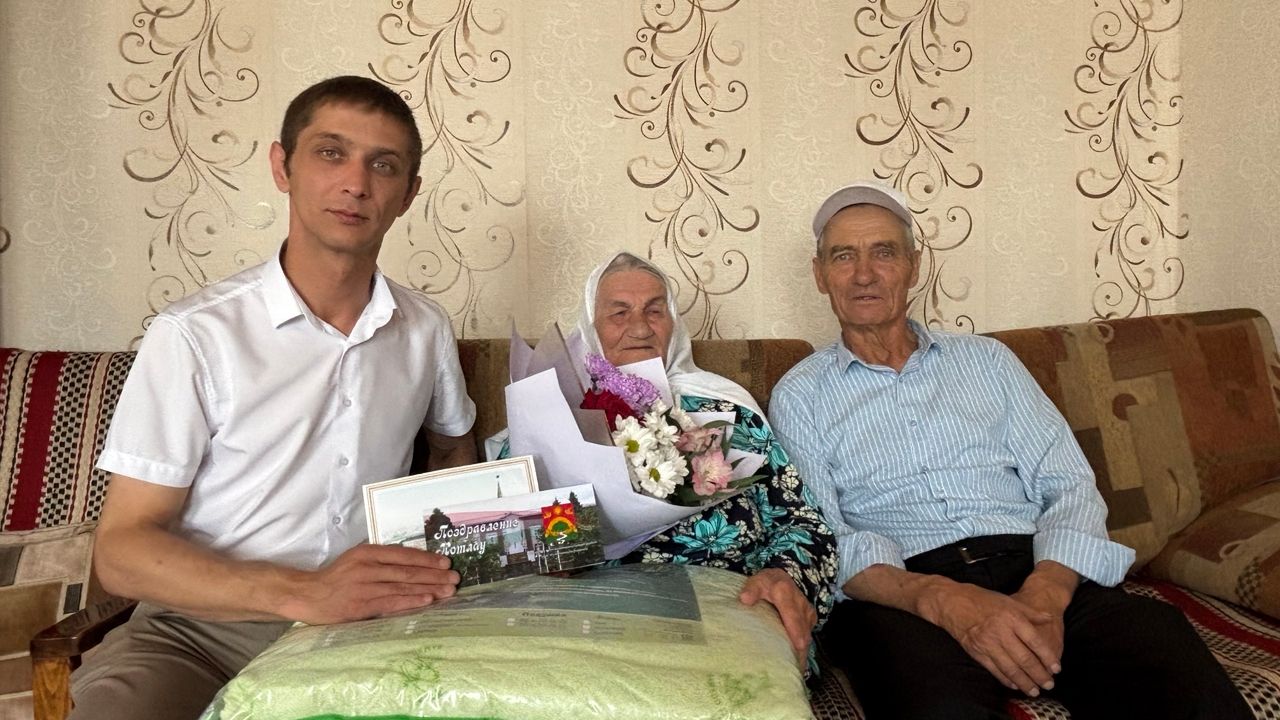 Гөлфәридә әби Могыйзова 95 яшьлеге уңаеннан котлаулар кабул итте