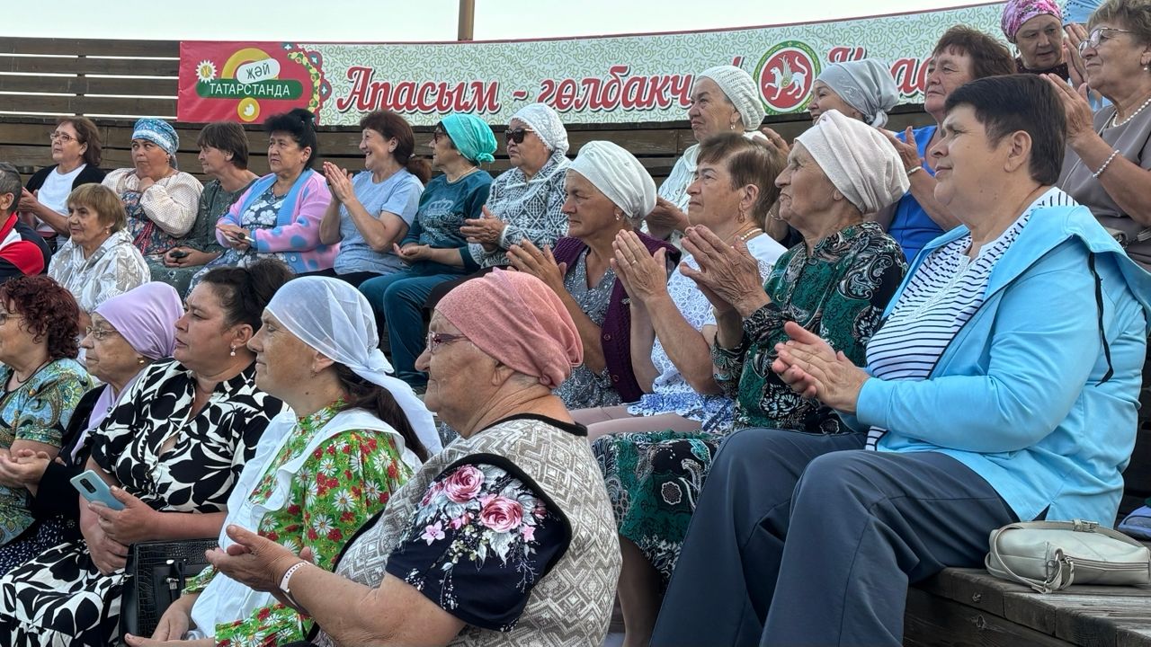 Апасның Үзәк ял паркында кичке концертлар дәвам итә