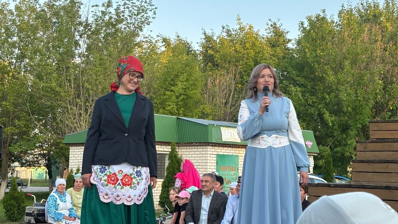 Апасның Үзәк ял паркында кичке концертлар дәвам итә