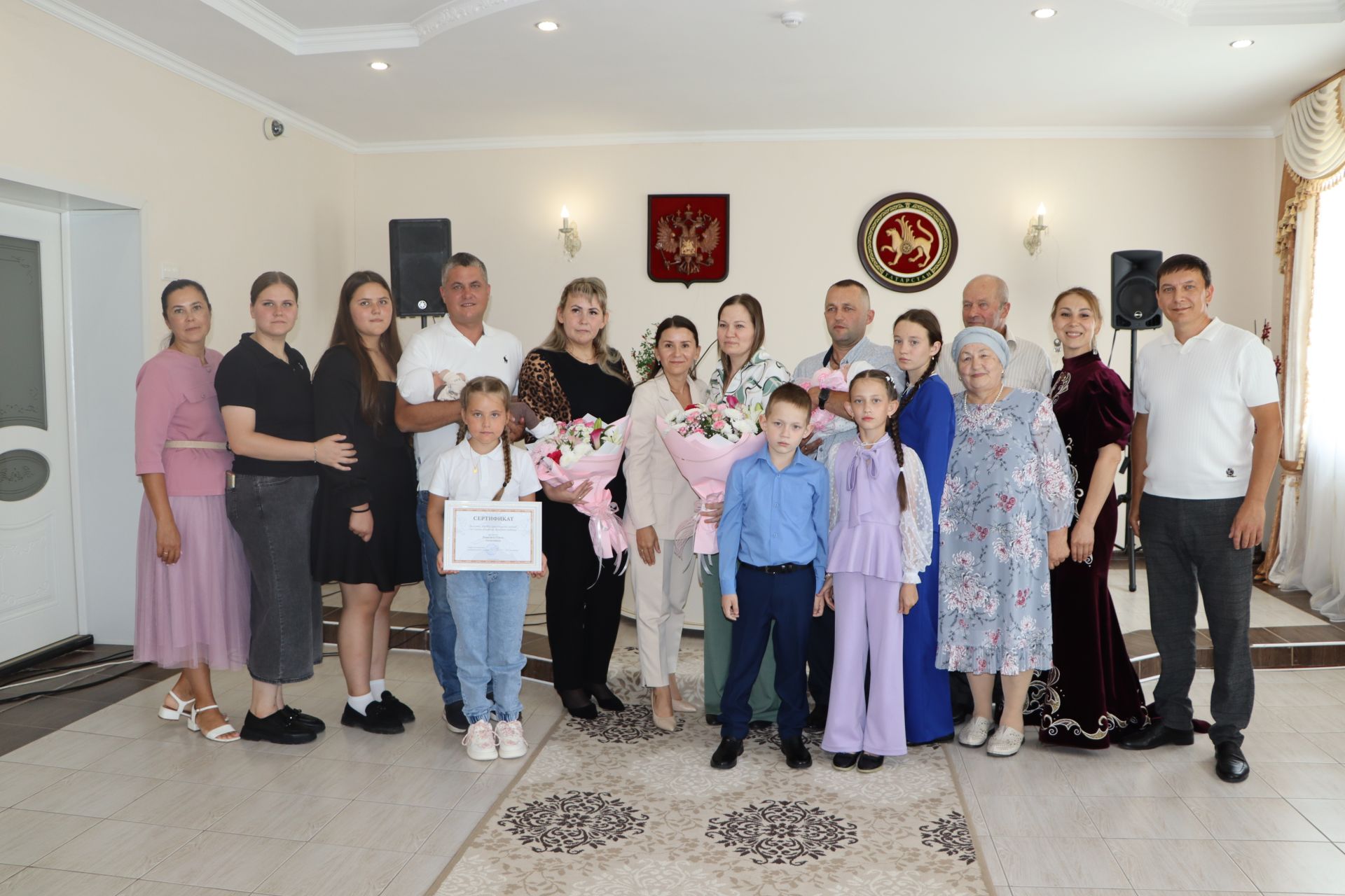 Район дүртенче балалары туган ике гаилә акчалата сертификатка ия булды