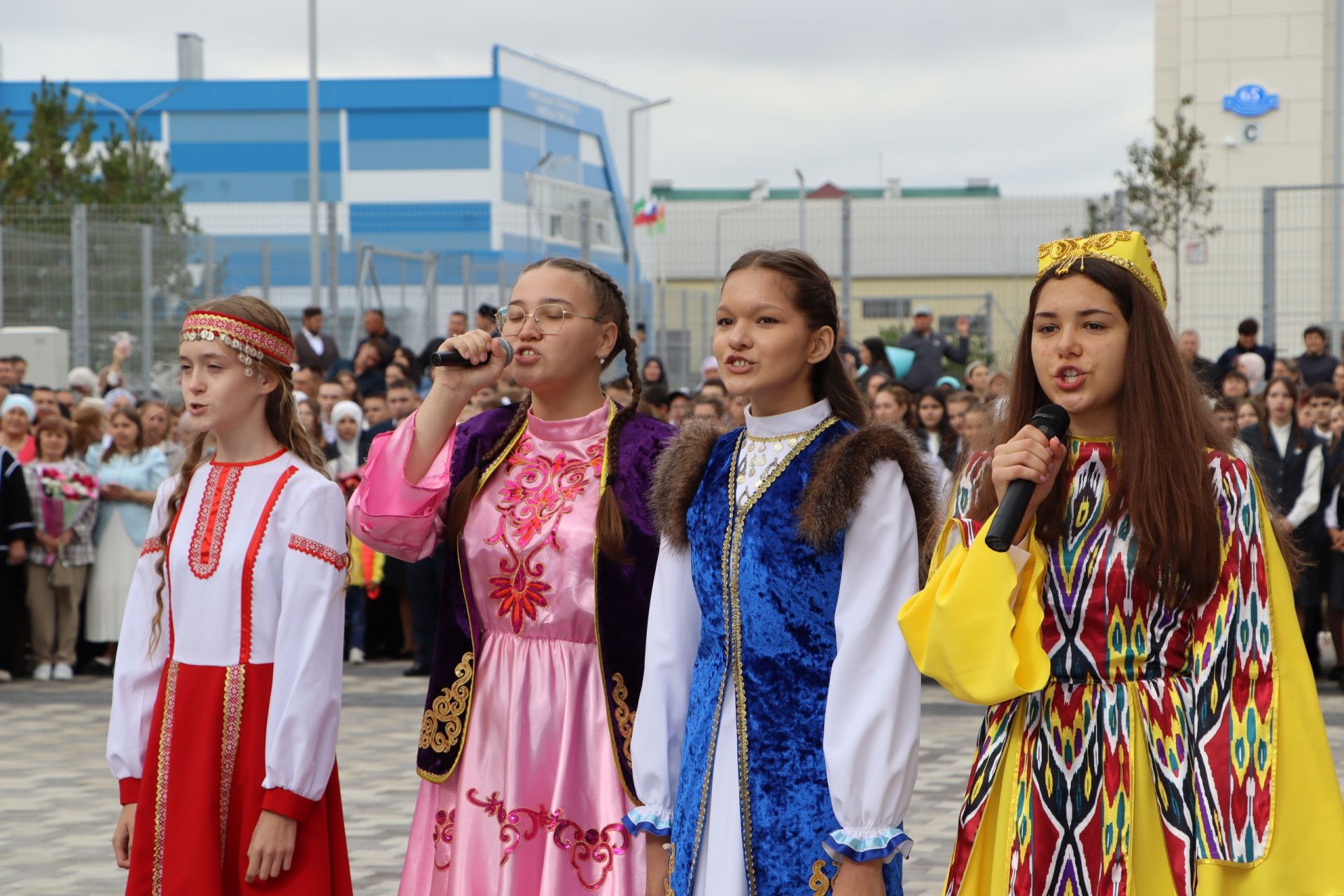 Апас мәктәбендә Белем иленә дәшеп тәүге кыңгырау чыңлады