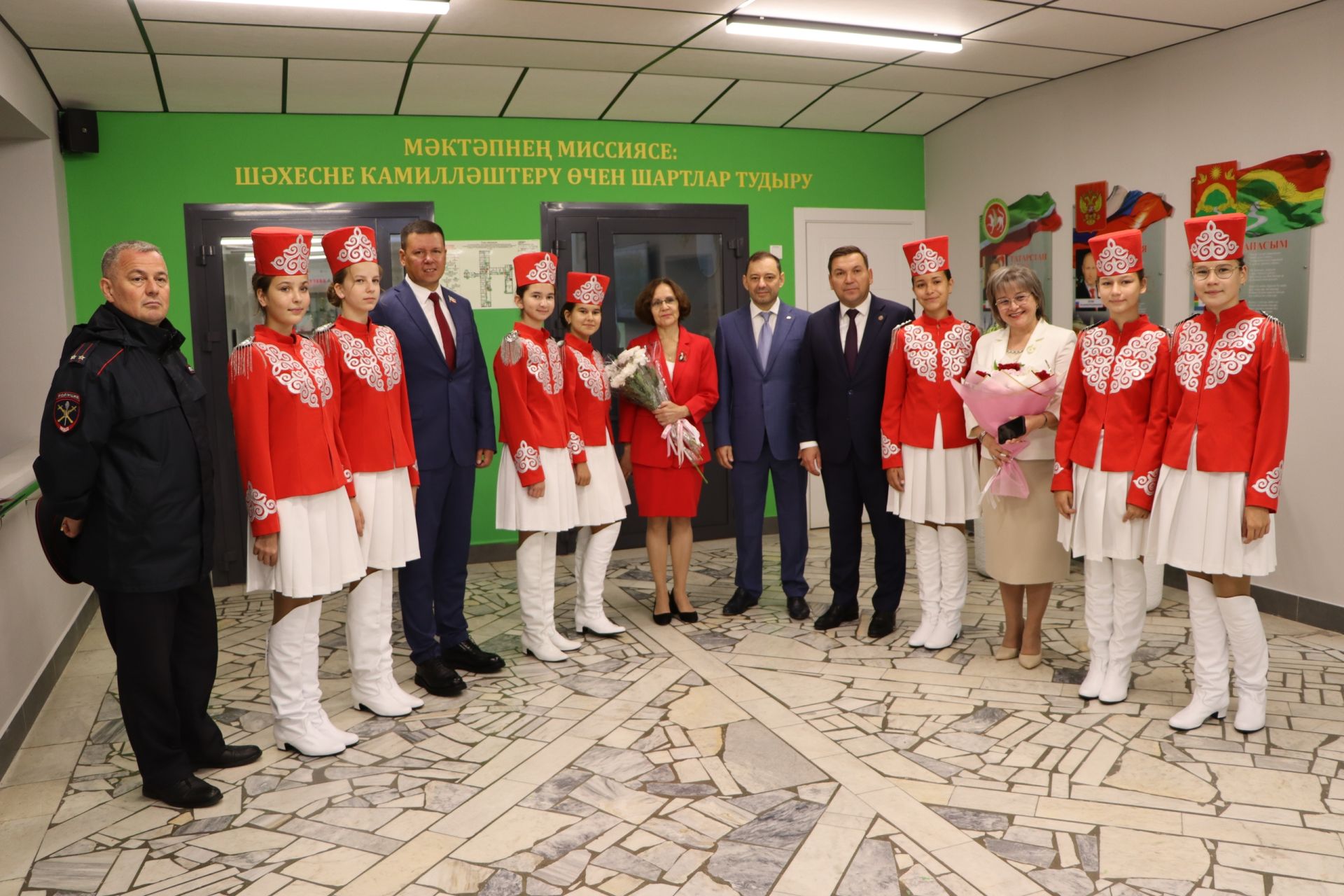 Апас мәктәбендә Белем иленә дәшеп тәүге кыңгырау чыңлады
