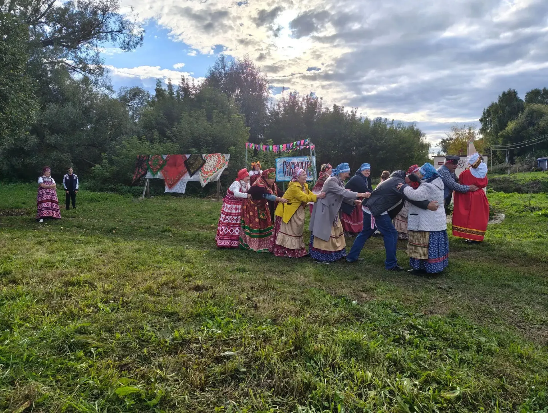 Встречаем осень: праздник в Сибирчи