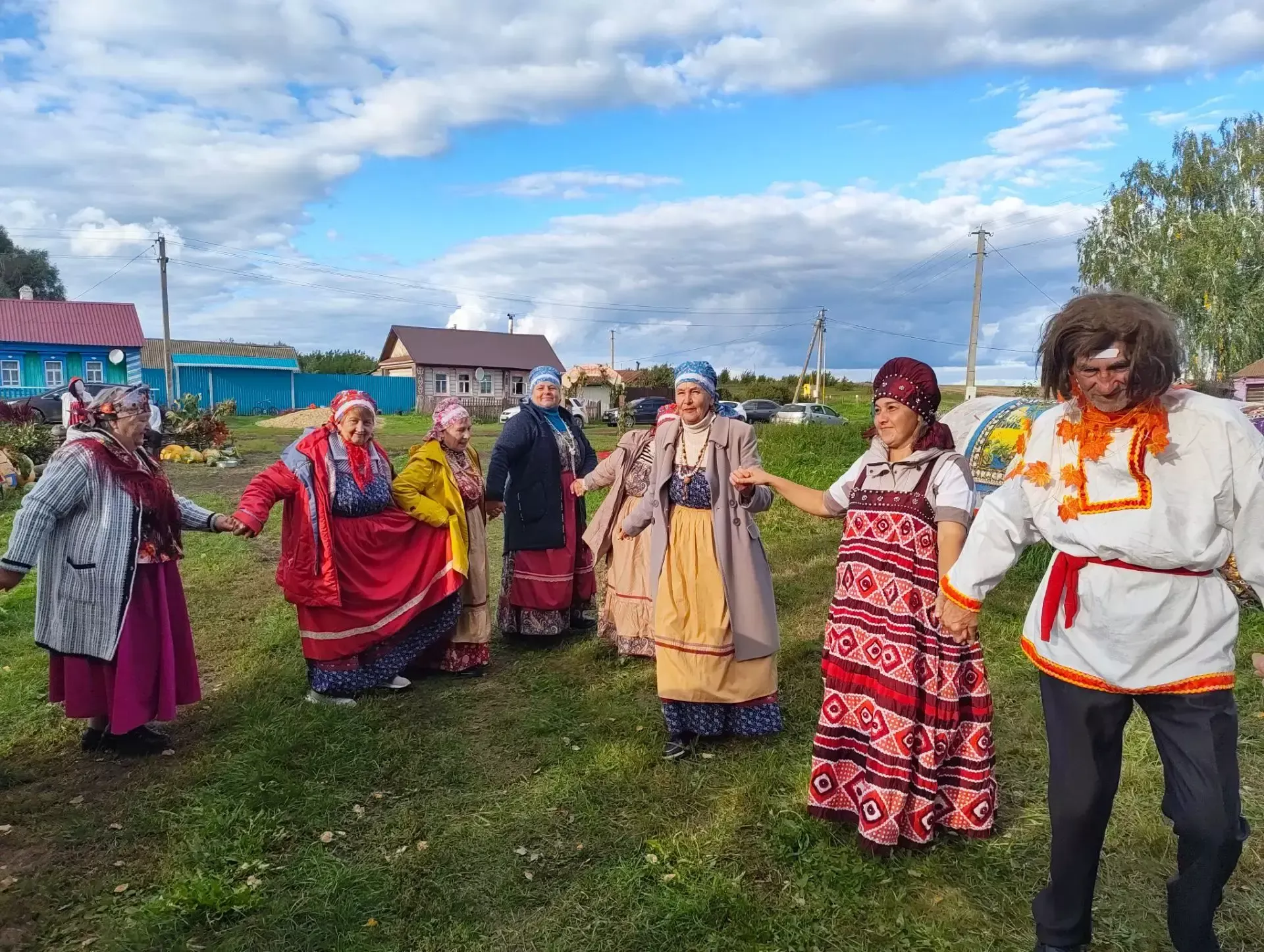 Встречаем осень: праздник в Сибирчи