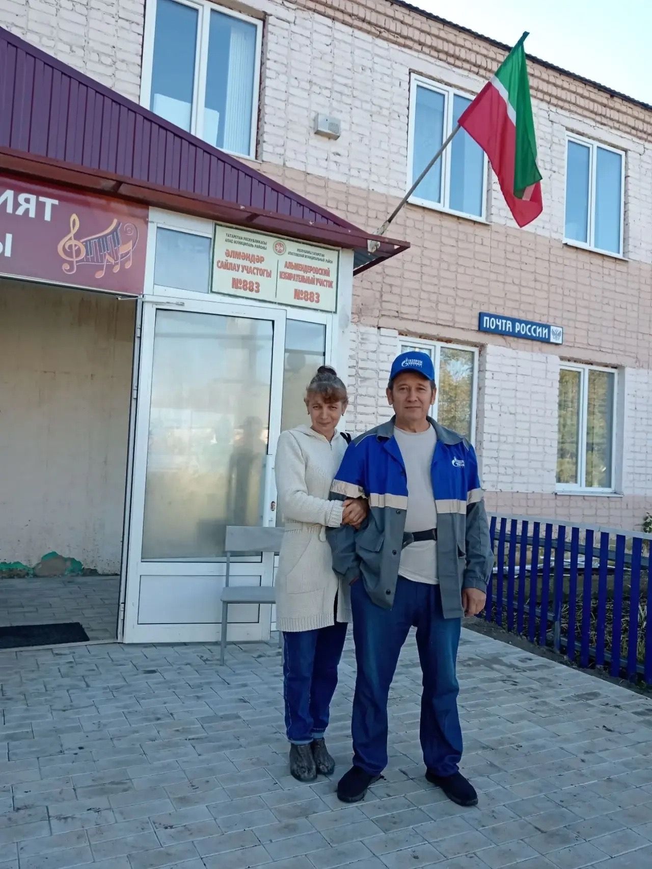 Әлмәндәрдә сайлаучылар гаиләләре белән килә