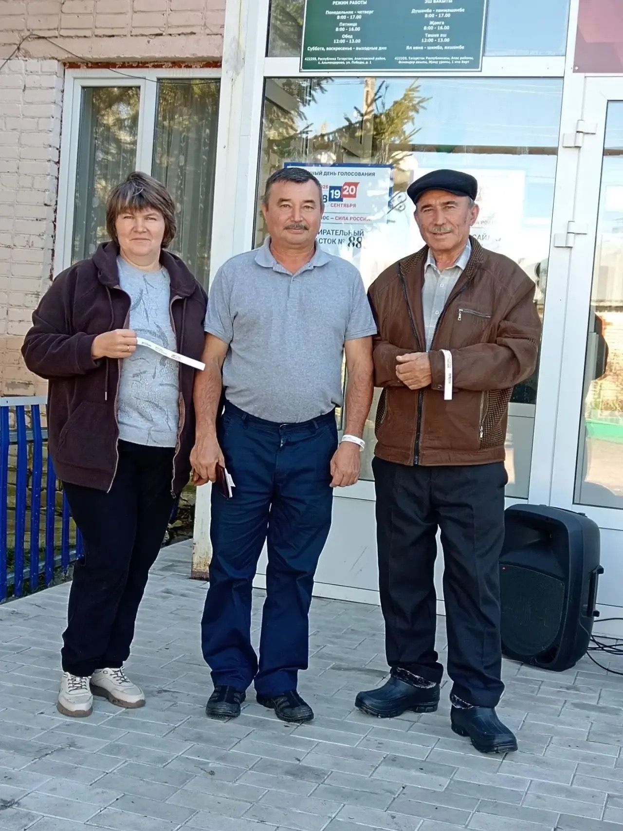 Әлмәндәрдә сайлаучылар гаиләләре белән килә