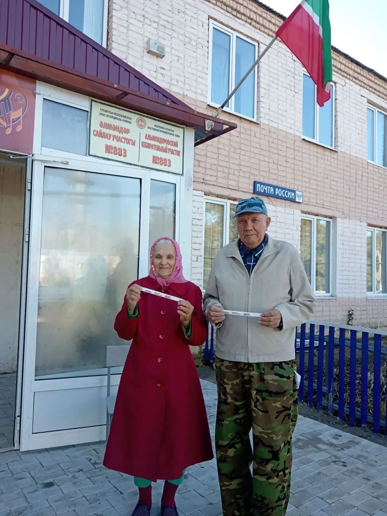 Әлмәндәрдә сайлаучылар гаиләләре белән килә