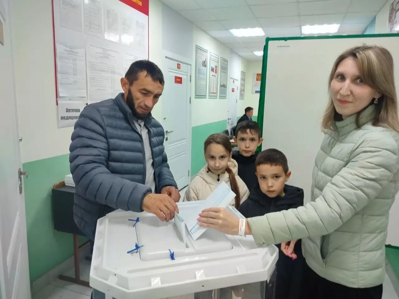 В Апастово голосуют всей семьёй