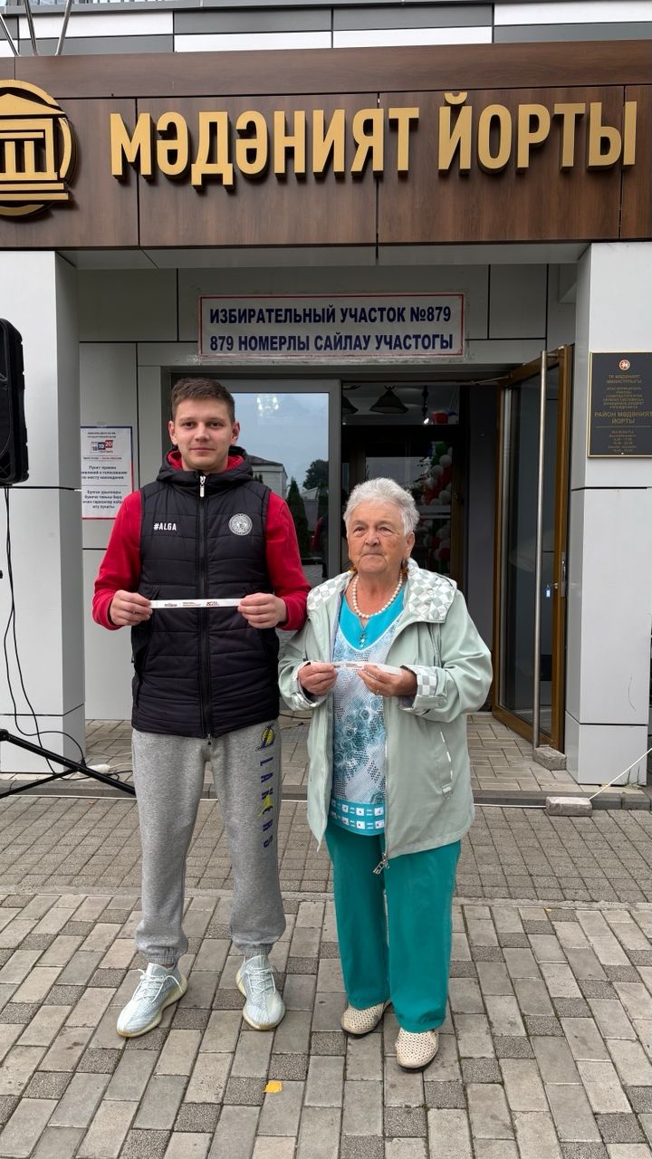 Избирателей в Апастово встречают песнями и музыкой