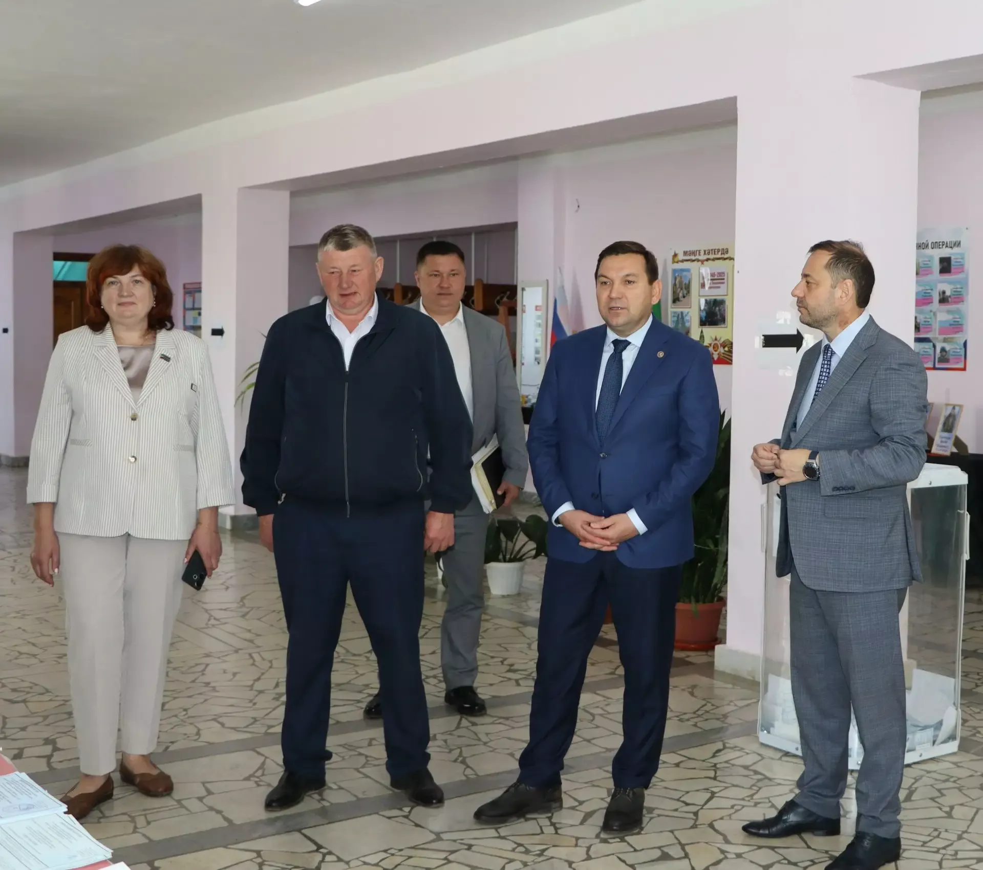 Район башлыгы Айрат Җиһаншин сайлаулар барышы белән танышты