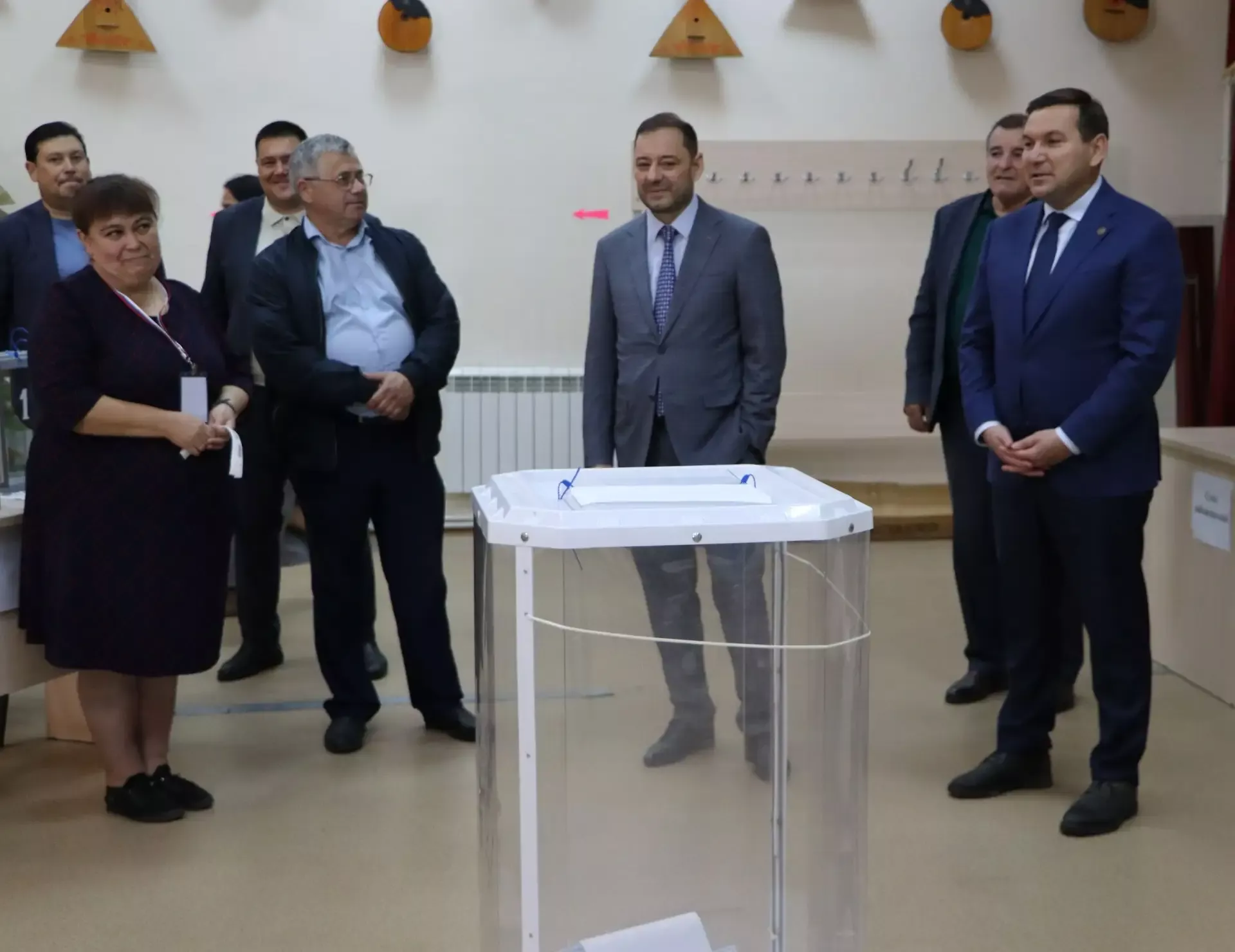 Район башлыгы Айрат Җиһаншин сайлаулар барышы белән танышты