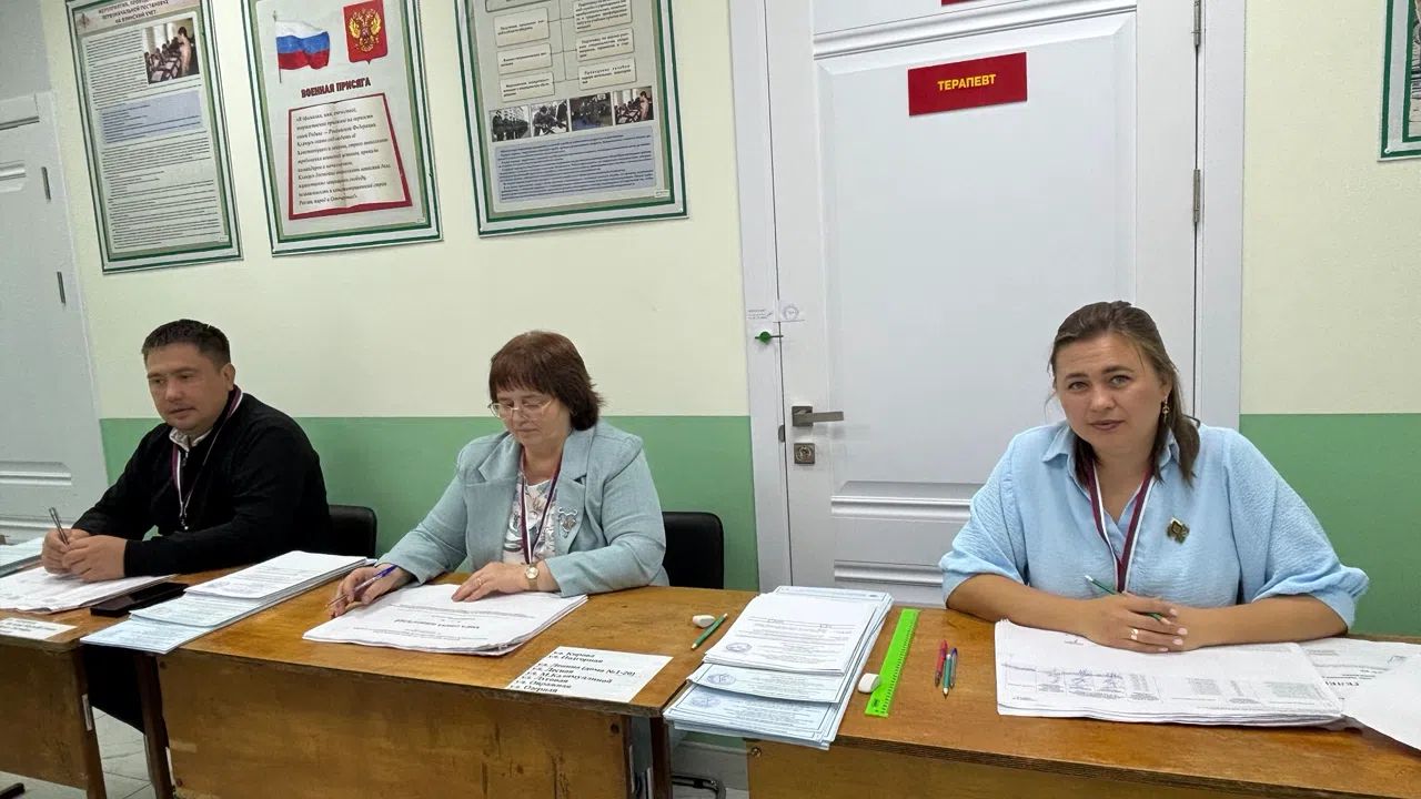 Район хәрби комиссариатында урнашкан 878нче сайлау участогында 872 сайлаучы теркәлгән