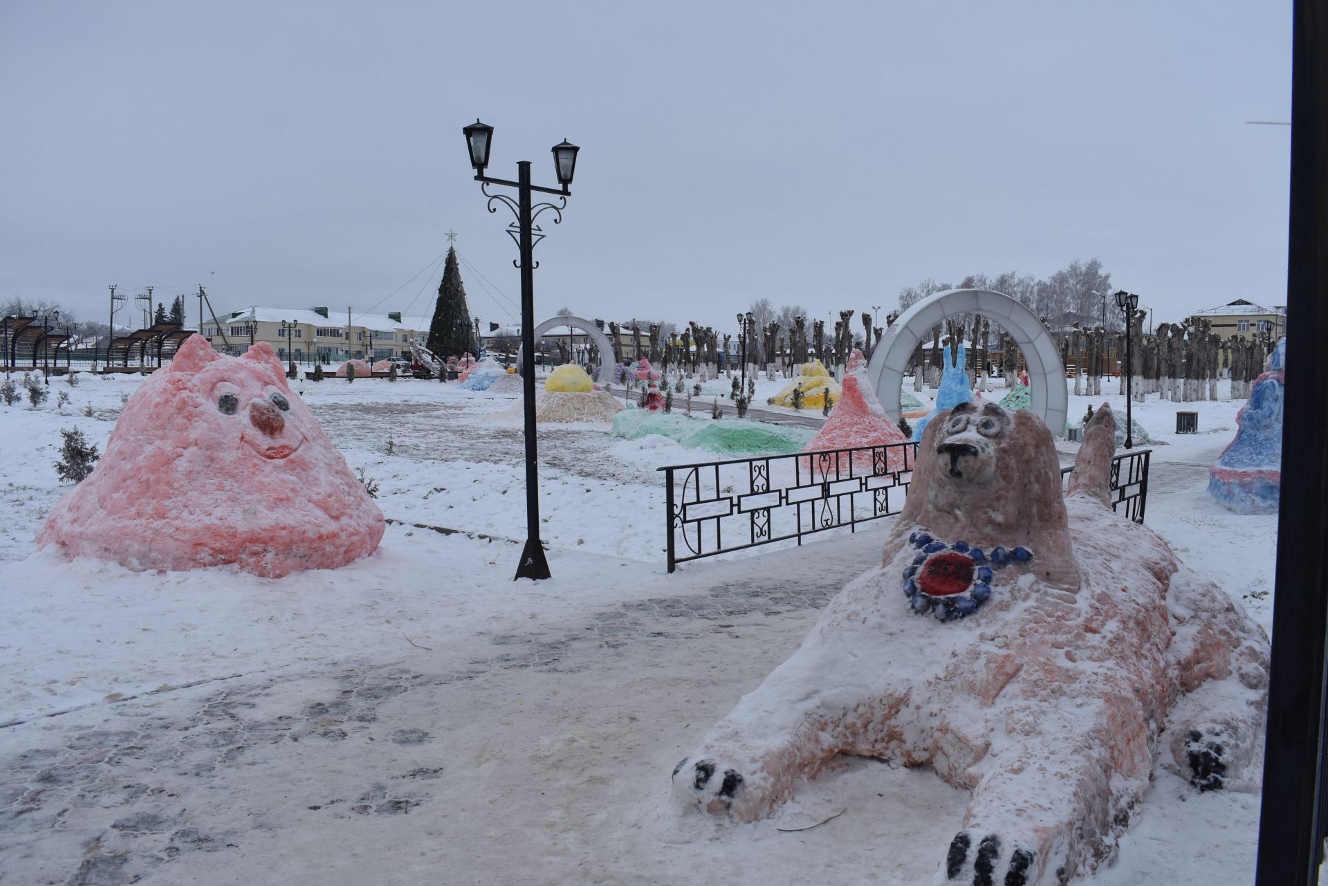 Снежные фигуры в Апастовском парке