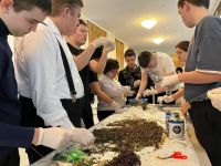 В Апастовском аграрном колледже прошел мастер-класс по  изготовлению чая и сухих душевых комплектов для участников СВО