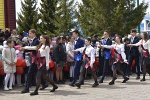 22 майда районның барлык мәктәпләрендә дә чыгарылыш класс укучылары өчен соңгы кыңгырау чыңлаячак