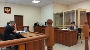 Апаста салмыш машина йөртүчеләр суд каршына баскан