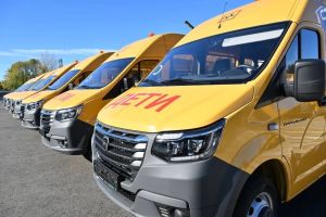 Татарстан Республикасы Рәисе Рөстәм Миңнеханов машина ачкычлары тапшырды