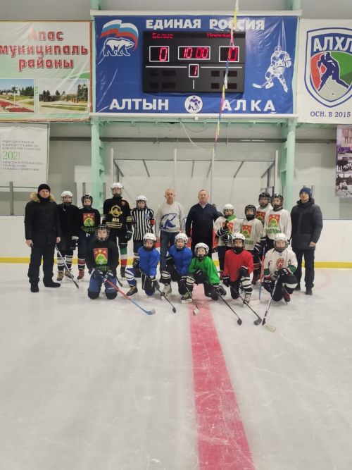 Апаста Раштуа бәйрәме көнендә кызыклы хоккей узды