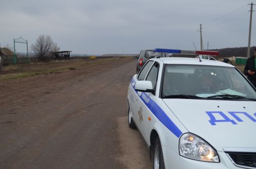 Руль артына утырган яшь шофер салмыш булган