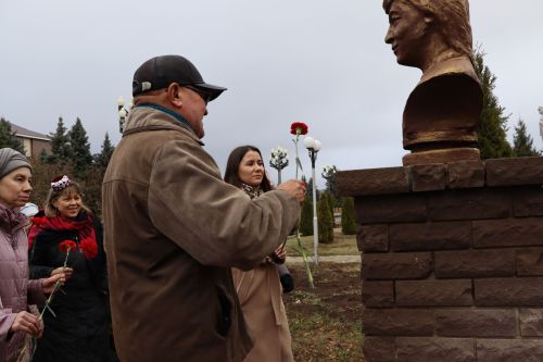 В Апастово почтили память великого композитора, певца, нашей землячки Сары Садыковой