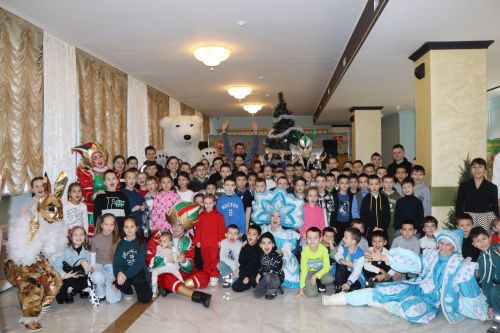 Апаста яшь спортчылар һәм мобилизацияләнгән хәрбиләрнең балалары өчен район башлыгының чыршы бәйрәме узды