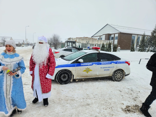 ЮХИДИ хезмәткәрләре машина йөртүчеләрне бәйрәм белән котлый