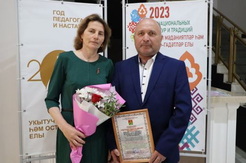 В рамках Года учителя и наставника в районном доме культуры состоялось награждение работников образования, ставших победителями районного этапа Всероссийских конкурсов профессионального мастерства