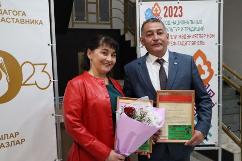 В рамках Года учителя и наставника в районном доме культуры состоялось награждение работников образования, ставших победителями районного этапа Всероссийских конкурсов профессионального мастерства