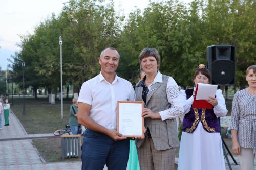 “Йолдыз”лы Зәлидә бик матур кич бүләк итте