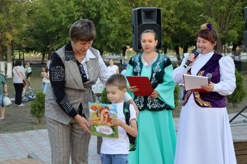 “Йолдыз”лы Зәлидә бик матур кич бүләк итте