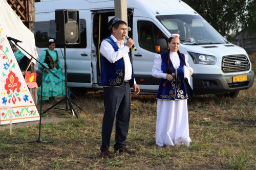 “Чәй суы башы” күл буе гармун моңнарына күмелде