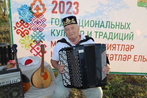 “Чәй суы башы” күл буе гармун моңнарына күмелде